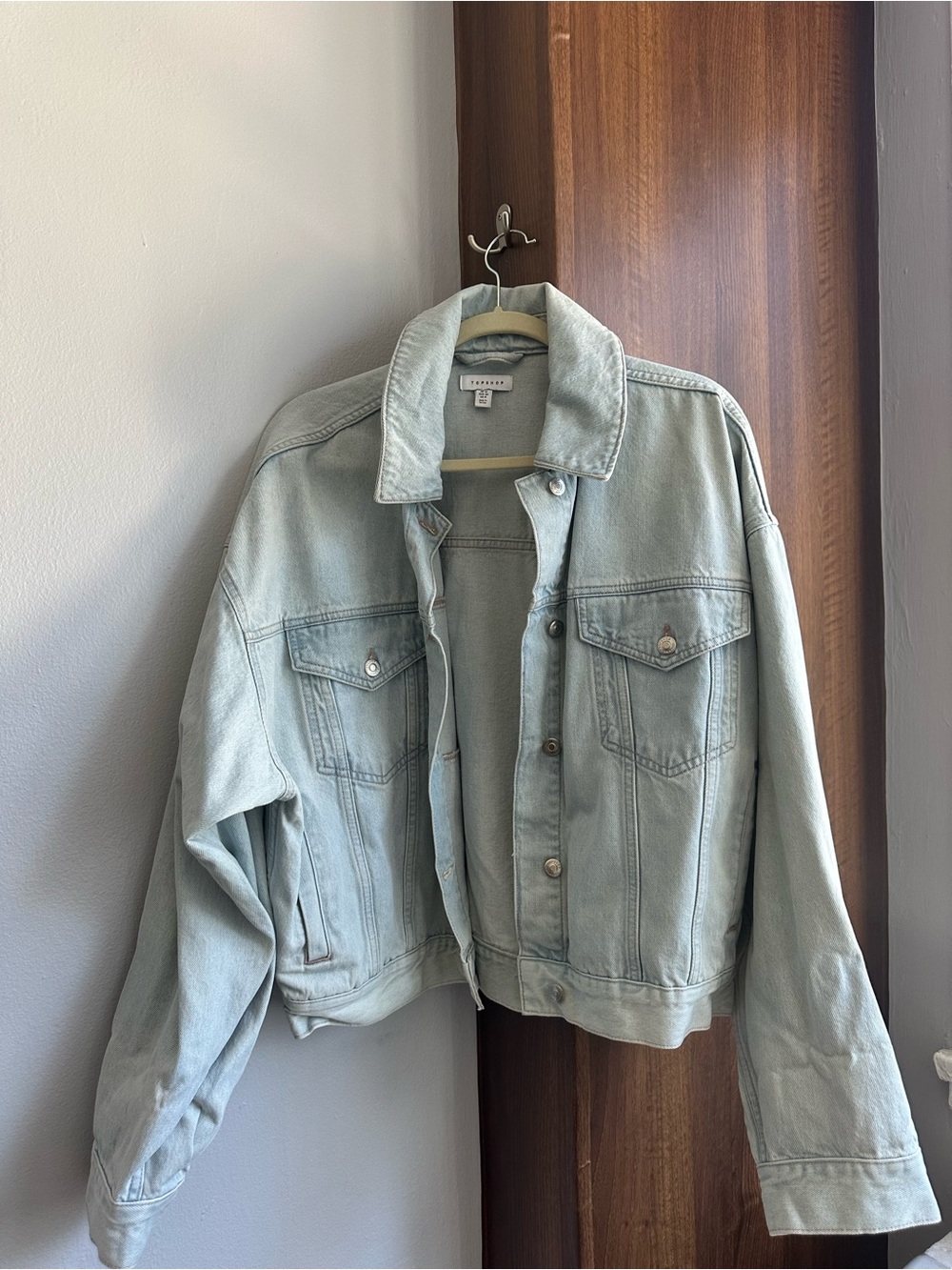 Topshop Light Wash Denim Jacket with voluminous sleeves - Casual Women’s jacket - Picture 2 of 7